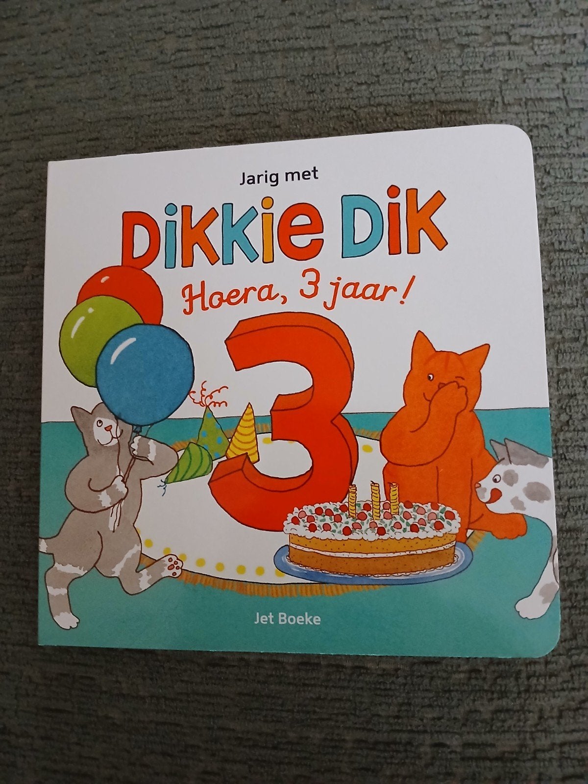 Jet Boeke - Jarig met Dikkie Dik - Hoera, 3 jaar!, Jet Boeke, Ophalen of Verzenden, Zo goed als nieuw, 2 tot 3 jaar