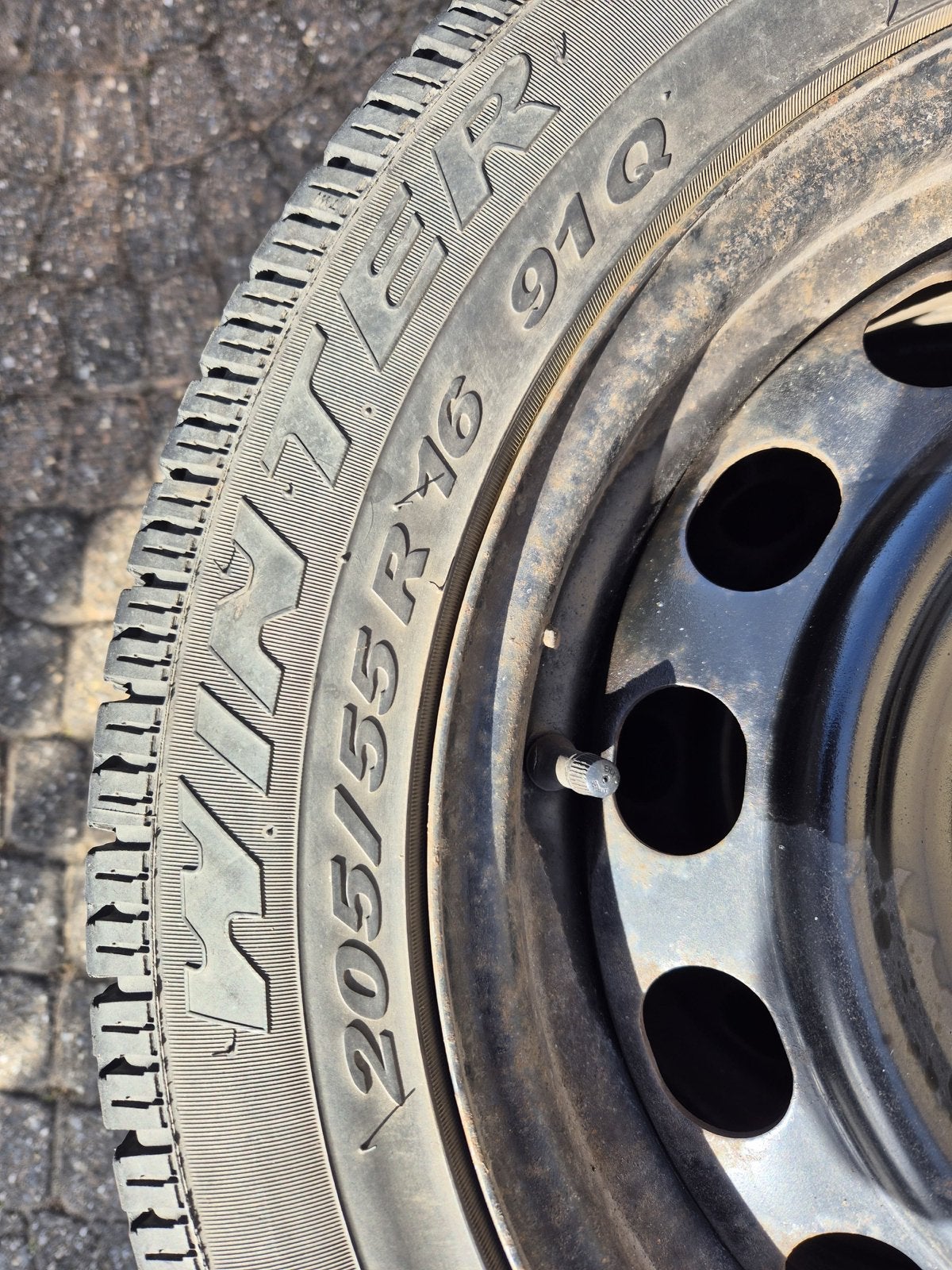 Pirelli Winterbanden met stalen velgen 205/55 R16, Auto-onderdelen, Banden en Velgen, Ophalen, Gebruikt, 16 inch, Banden en Velgen