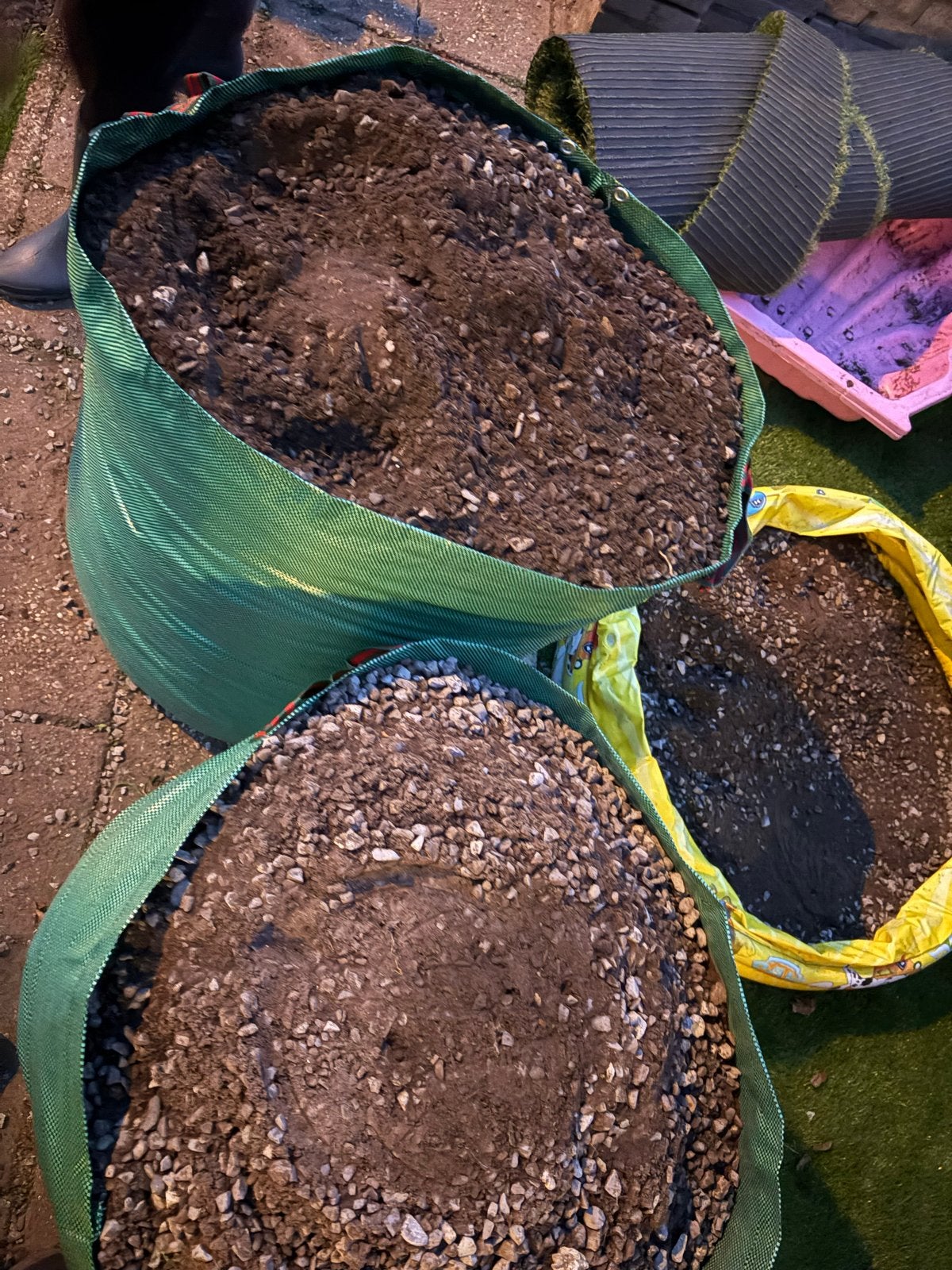 2 zakken grond met kleine steentjes voor de tuin, Tuin en Terras, Ophalen, Gebruikt, Overige typen