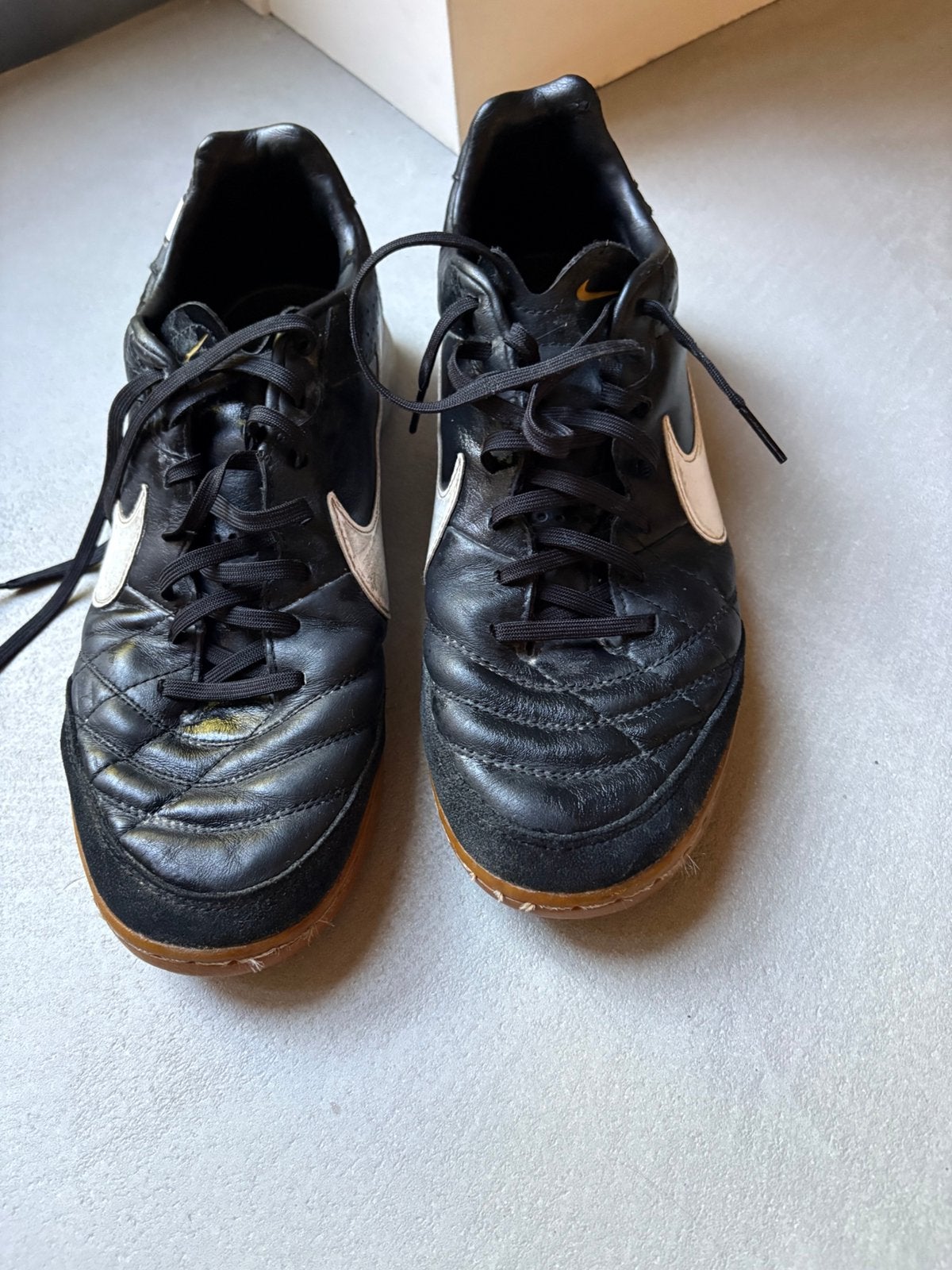 Nike zaalvoetbalschoenen, Gebruikt, Maat XS of kleiner, Schoenen, Ophalen of Verzenden