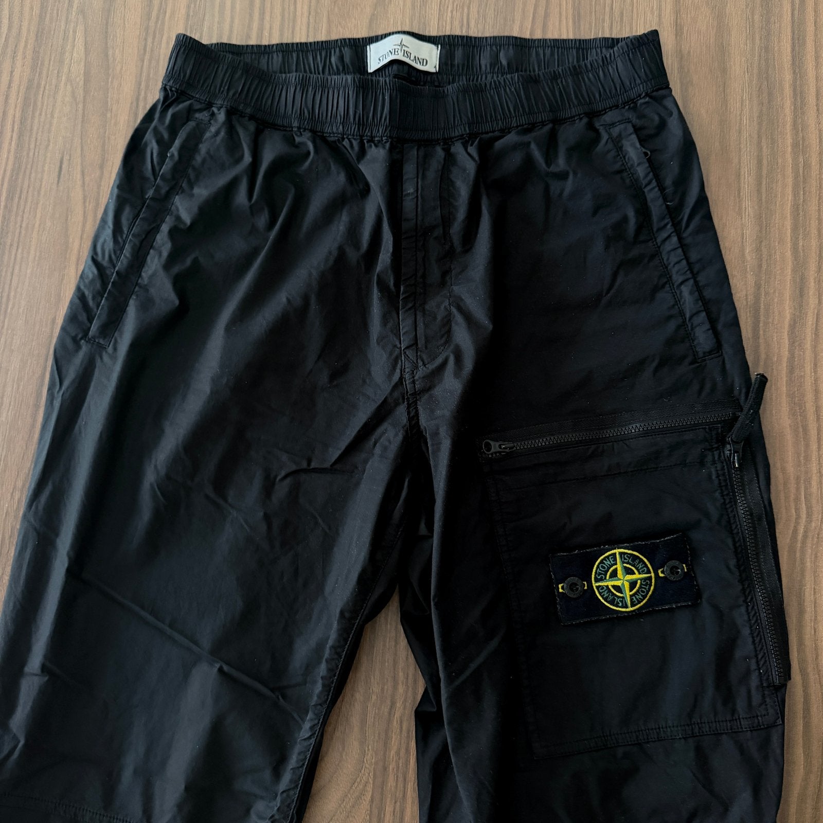Stone Island parachute cargo pants, Ophalen, Zo goed als nieuw, Maat 48/50 (M), Zwart