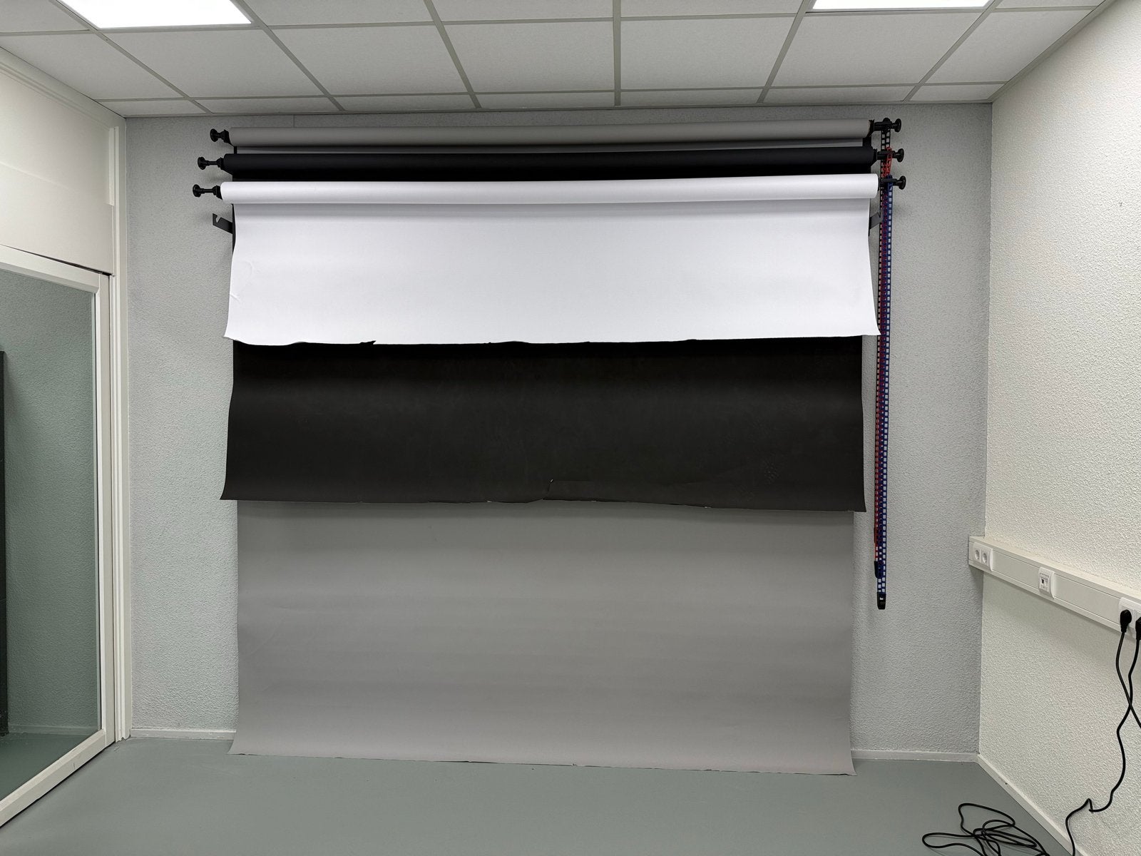 Bresser Ophangsysteem 4 Achtergronden + 3 Rollen Fotostudio, Ophalen, Bresser, Zo goed als nieuw, Achtergrond