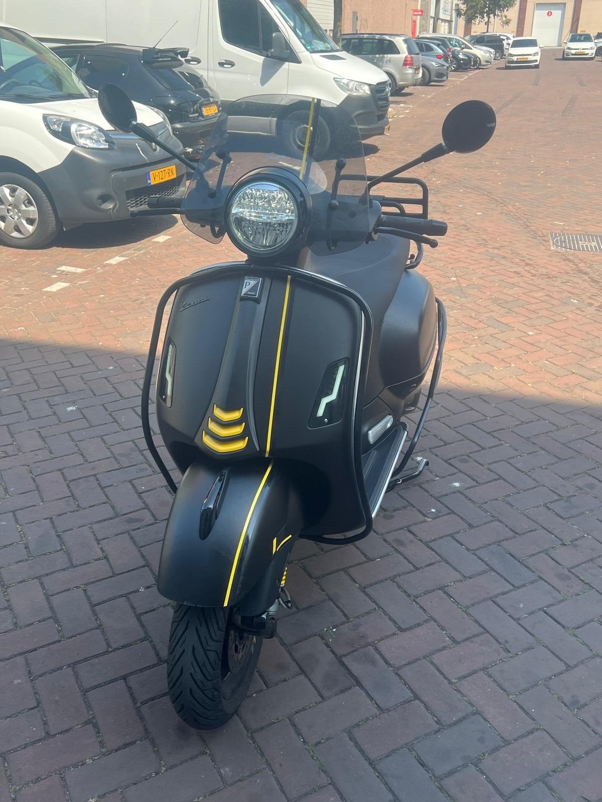 Vespa GTS 300 2022 Sport - Stijlvolle en Krachtige Motor, Ophalen, 300 cc, Zo goed als nieuw