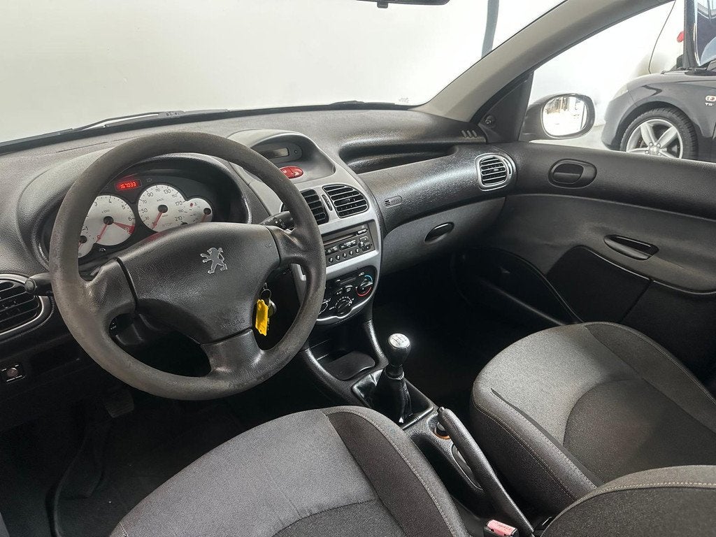 Peugeot 206 1.4 Génération Airco. Elek. Pakket! (bj 2009), Voorwielaandrijving, 31 €/maand, 4 cilinders, Zwart