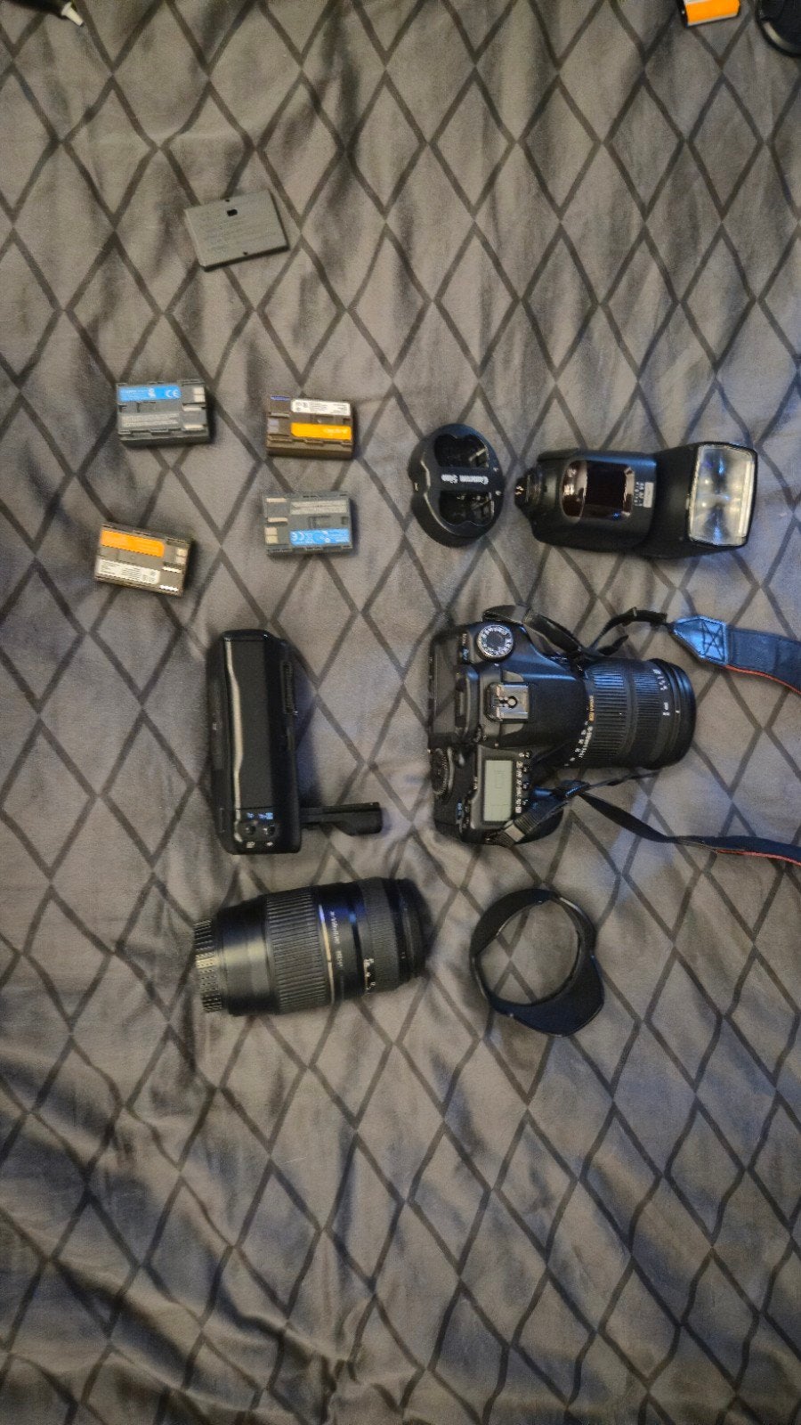 canon eos 40D, batterijen, oplader, 18-200mm + 70-300mm lens, Ophalen, Zo goed als nieuw, Canon, 4 t/m 7 keer