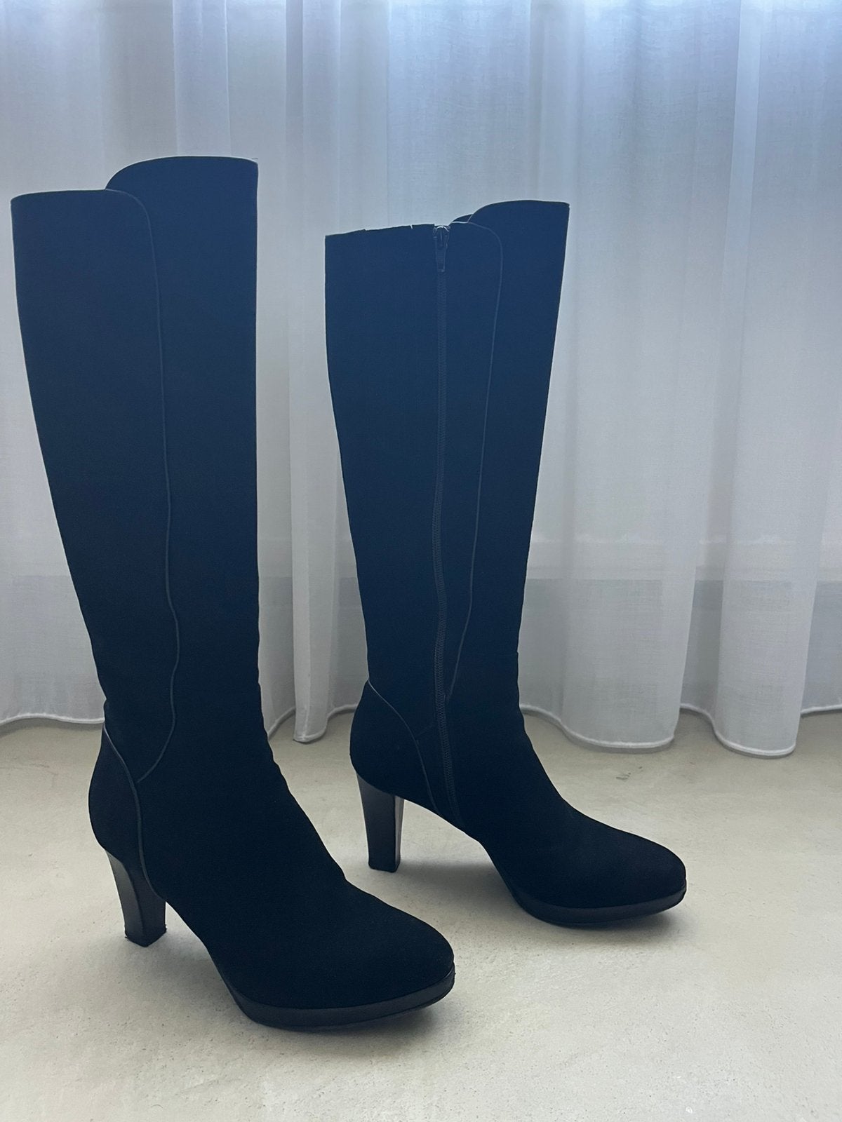 Suede laarzen merk Lilian, Kleding | Dames, Hoge laarzen, Zwart, Ophalen of Verzenden, Zo goed als nieuw