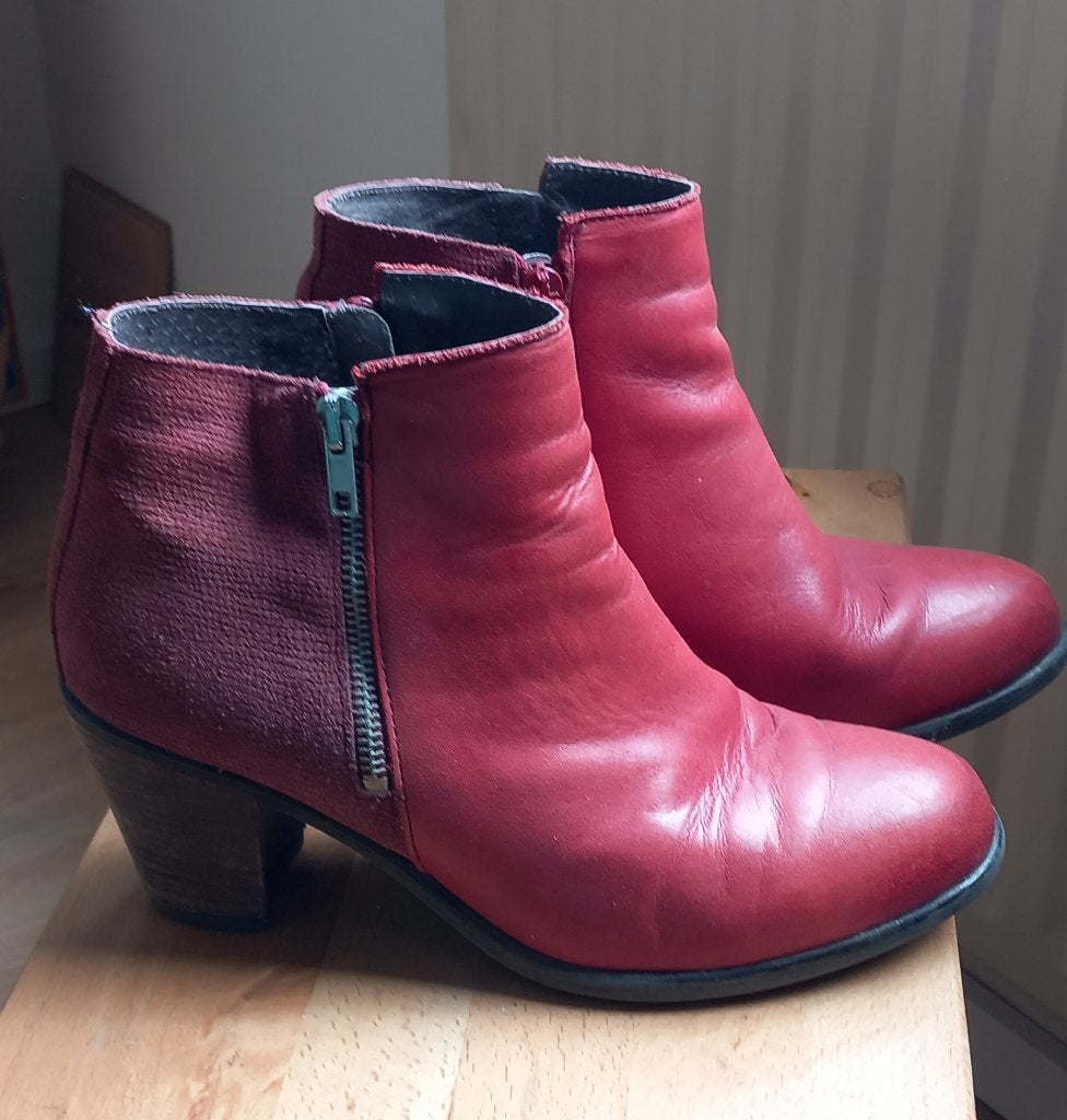 rode PIURE enkellaarsjes echt leer, Kleding | Dames, Schoenen, PIURA, Lage of Enkellaarzen, Ophalen of Verzenden, Gedragen