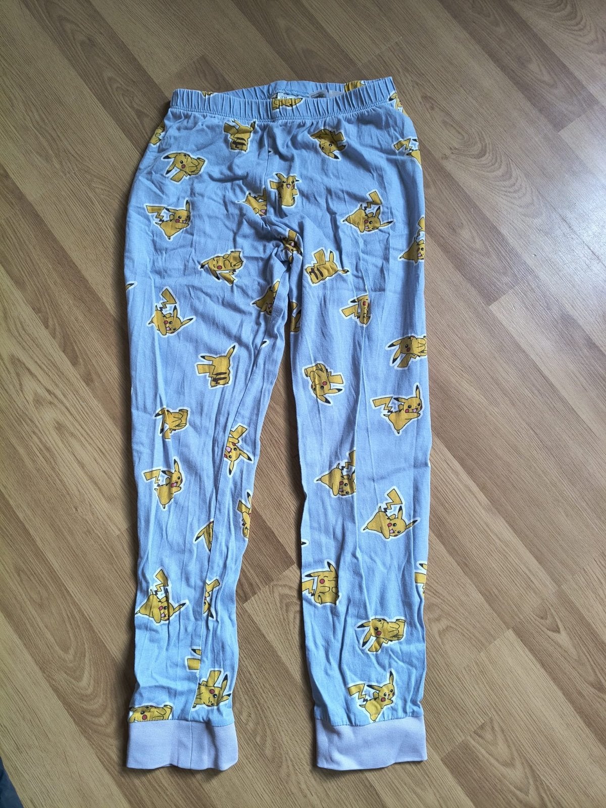 H&M Pokémon Pikachu Pyjama Set Maat 122/128, Ophalen of Verzenden, Gebruikt, Jongen of Meisje