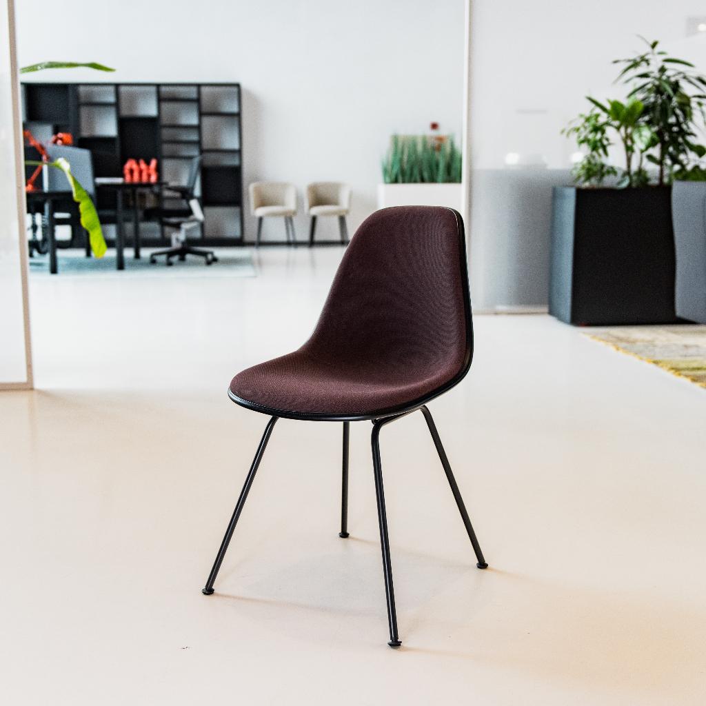 VITRA EAMES PLASTIC SIDE CHAIR RE DSX, Ophalen, Zo goed als nieuw, Rood, Eén