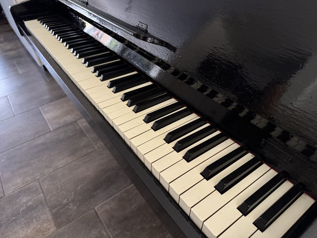 Piano, kleur zwart €999,- / Opnieuw afgelakt en afgesteld, Muziek en Instrumenten, Ophalen, Gebruikt, Zwart, Piano