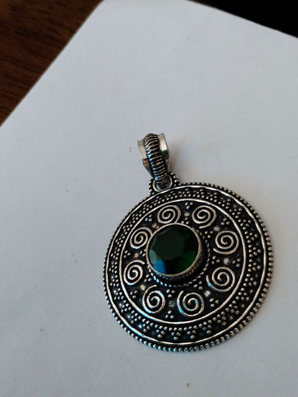 Zilveren hanger met peridot, Overige voorstellingen, Verzenden, Nieuw, Met edelsteen