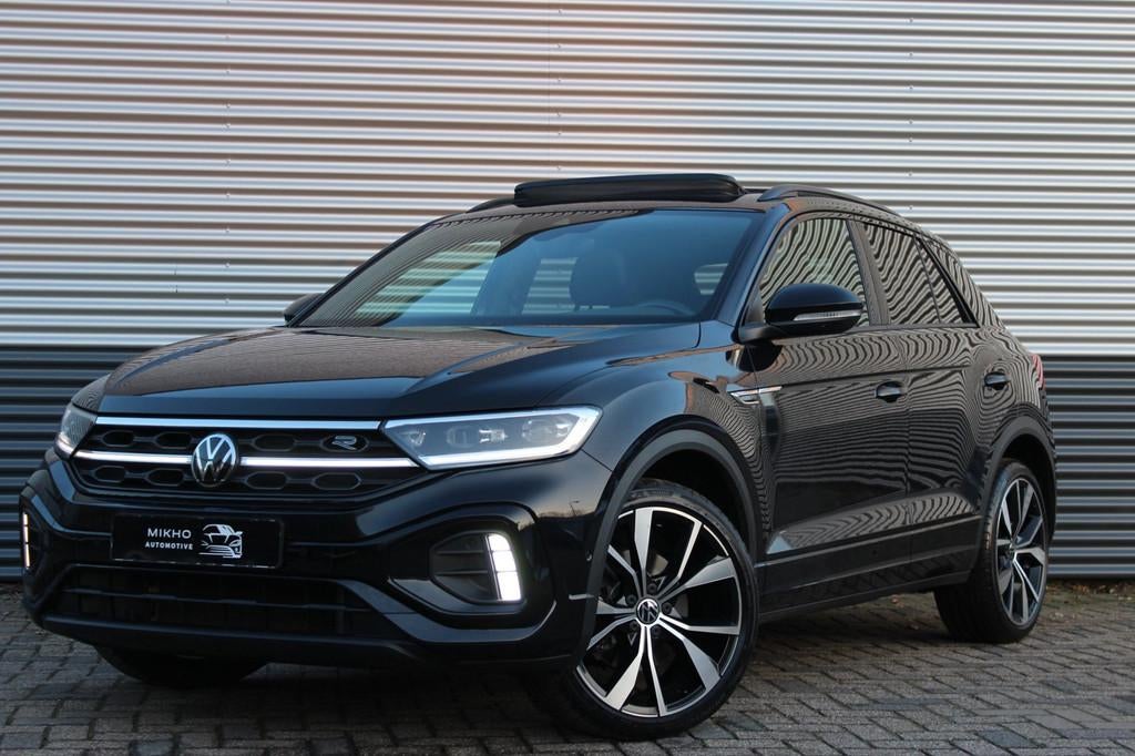 Volkswagen T-Roc 1.5 TSI 3x R-Line | Panoramadak | IQ Light, 1258 kg, Zwart, 4 cilinders, 150 pk