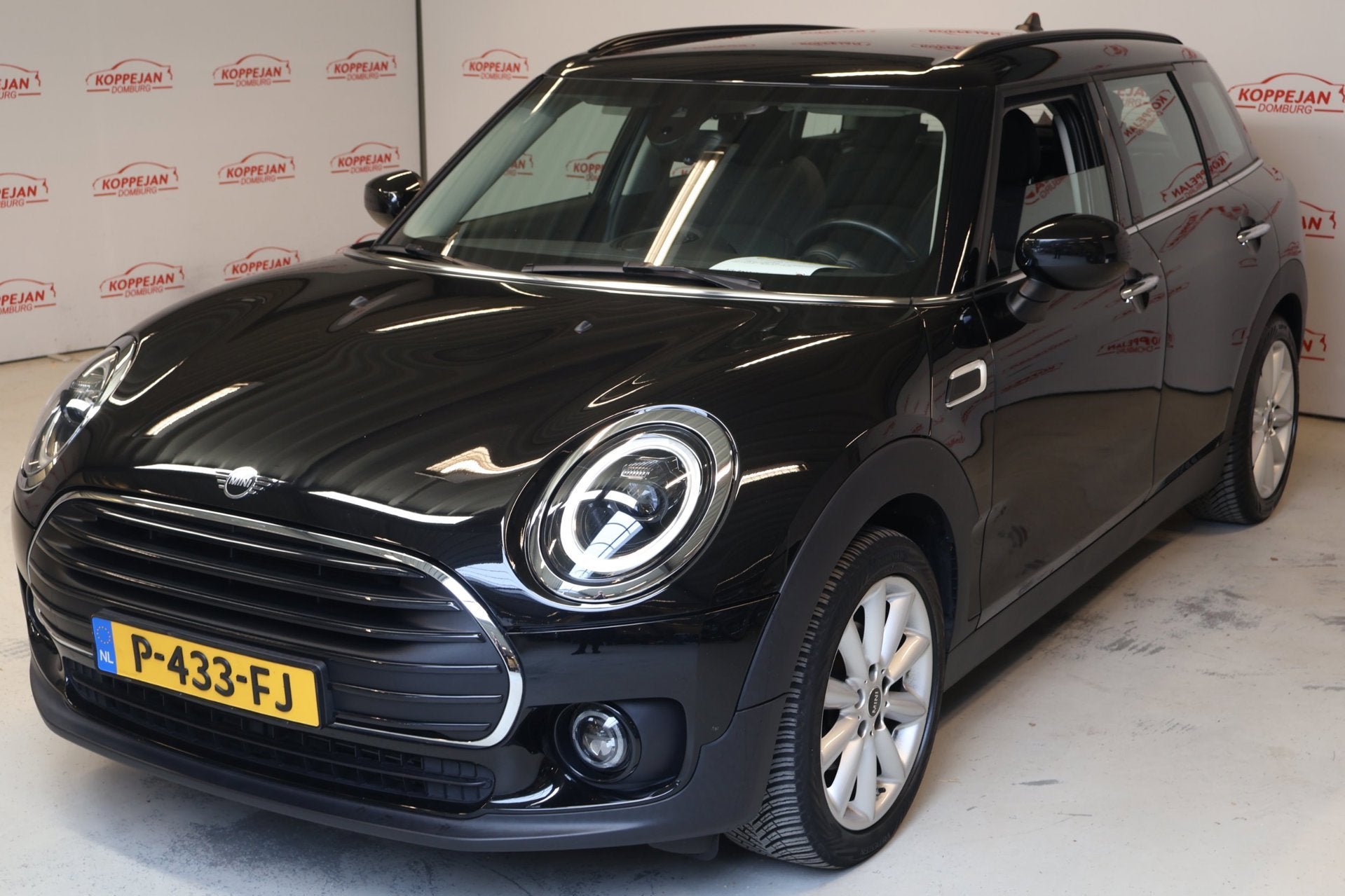 Mini Clubman 1.5 One Business Edition NL auto, LED, union ja, Gebruikt, 715 kg, Leder en Stof, Zwart