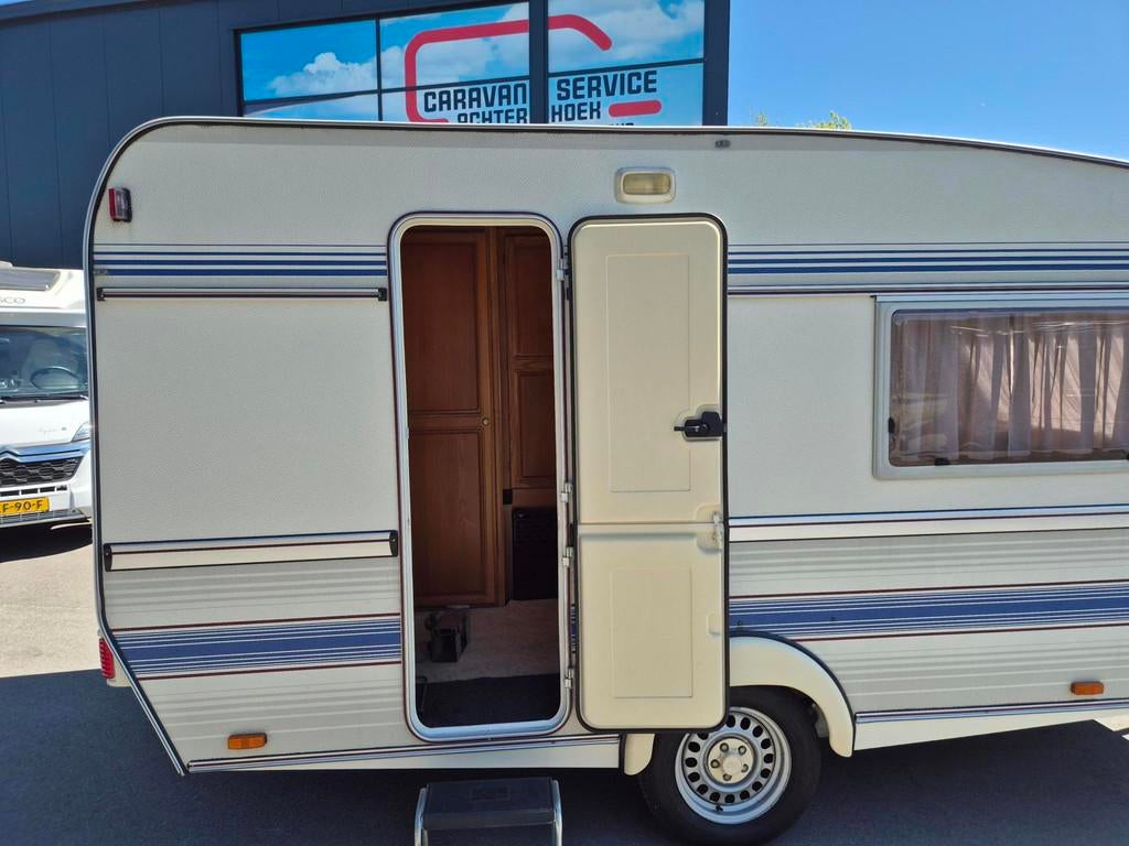 Wilk 400 DeLuxe 1 eig. Voortent + luifel MEGA rondzit of bed, WILK - TABBERT groep, Omvormer of Lader, Rondzit, Bedrijf