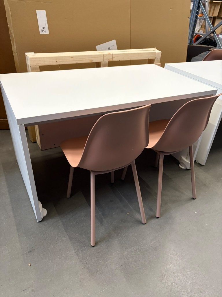 2 witte IKEA tafels + 4 oudroze stoelen | Los of als set, Ophalen, Gebruikt, Stoel(en)