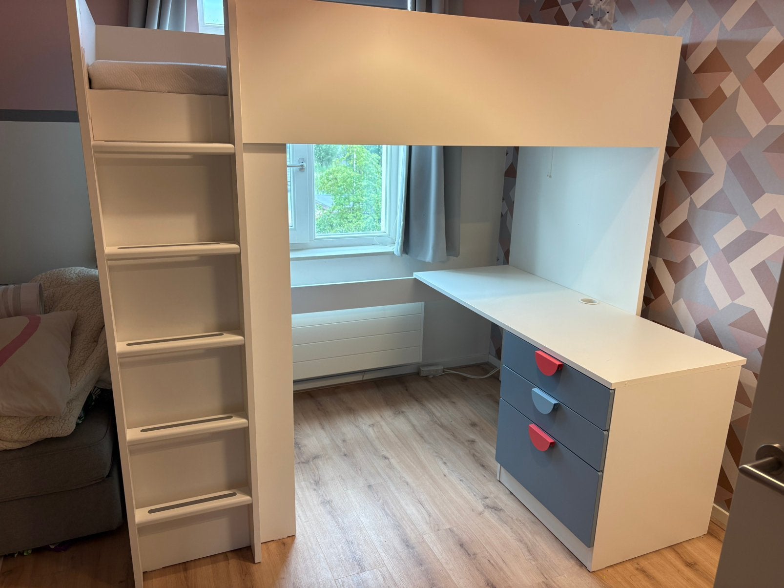 SMÅSTAD hoogslaper 90x200 wit/blauw met bureau en laden, Ophalen, Zo goed als nieuw, Hoogslaper