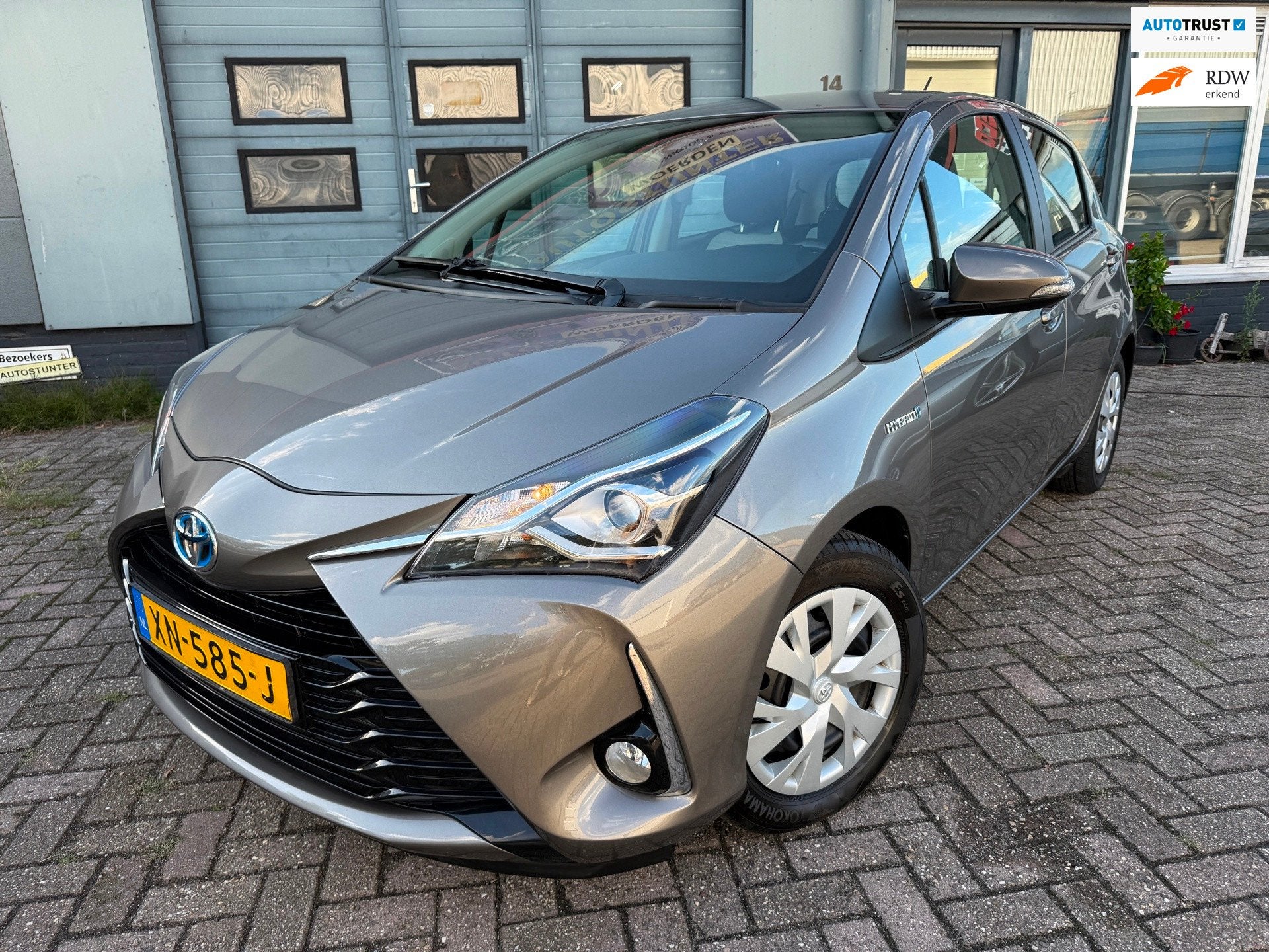 Toyota Yaris 1.5 HYBRID ASPIRATION AUTOMAAT CLIMA CAM NAP 10, Dealer onderhouden, Gebruikt, 4 cilinders, Met garantie (alle)