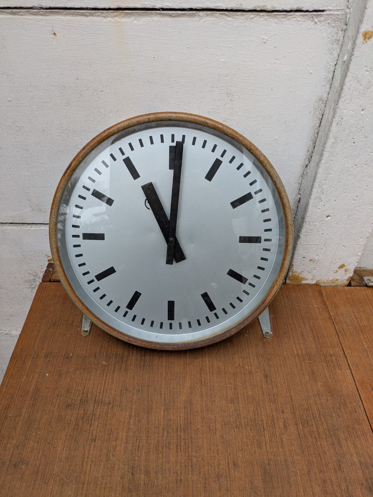 Vintage Industriële Wandklok - Roestige Look, Ophalen of Verzenden