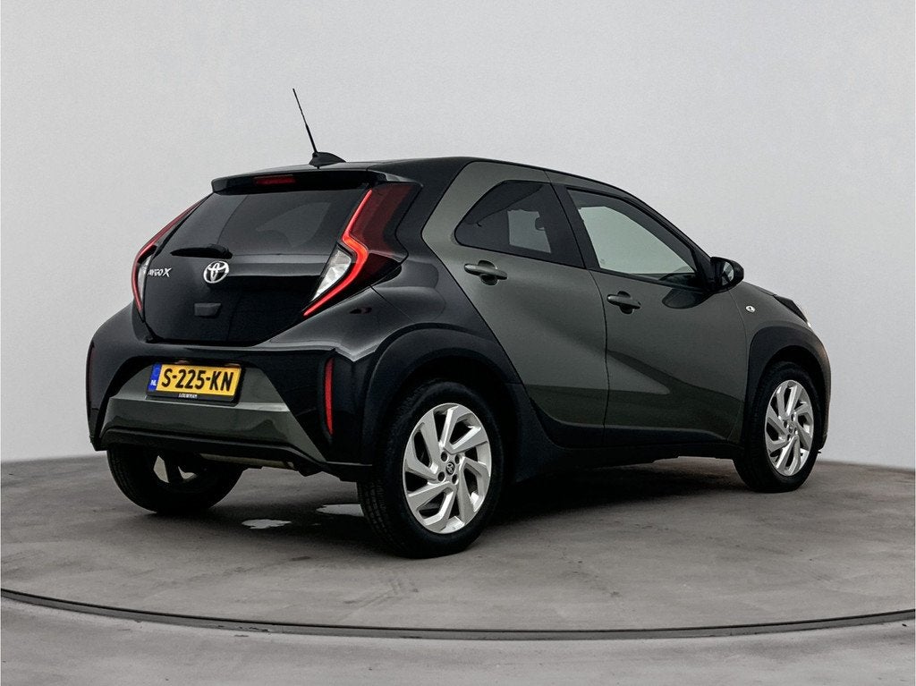 Toyota Aygo X 1.0 VVT-i S-CVT first | Dealer onderhouden | A, Auto's, 12 maanden, Stof, Gebruikt, 4 stoelen