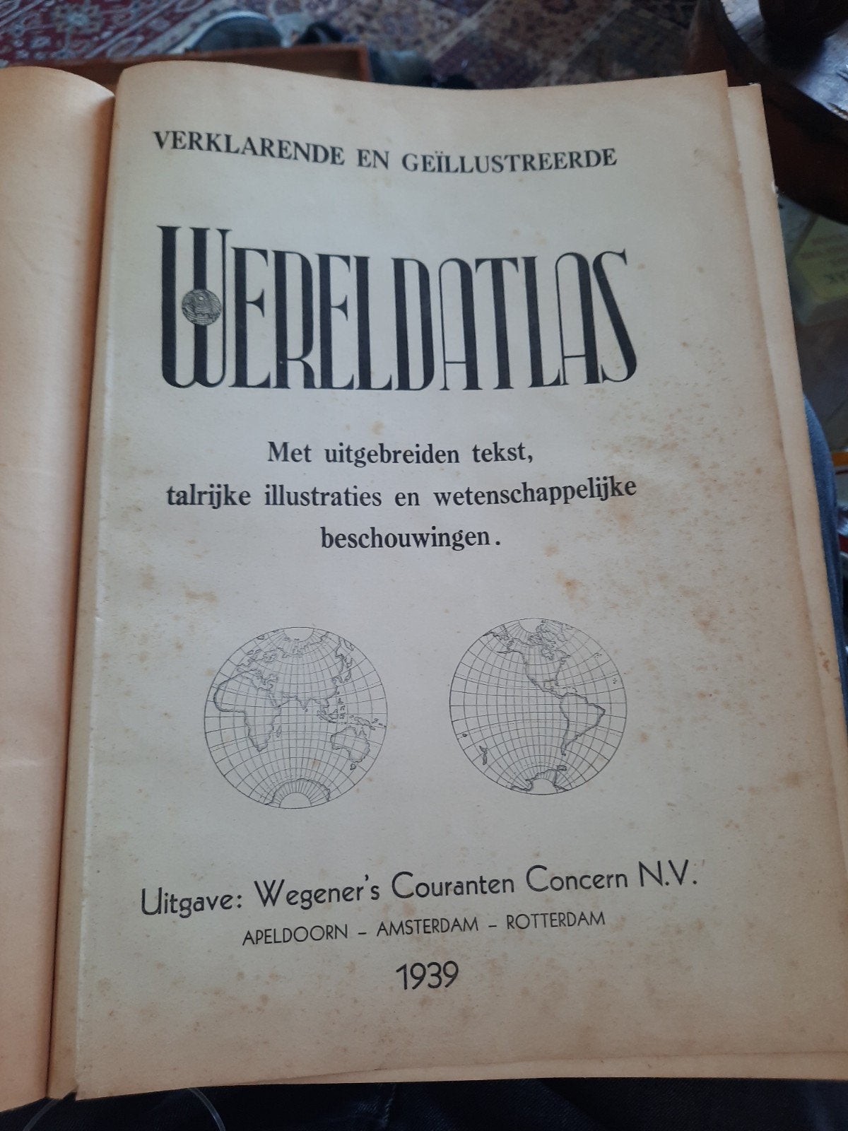 Grote Geïllustreerde Wereldatlas - 365 Pagina's, Gelezen, Overige atlassen, Ophalen of Verzenden, 1800 tot 2000