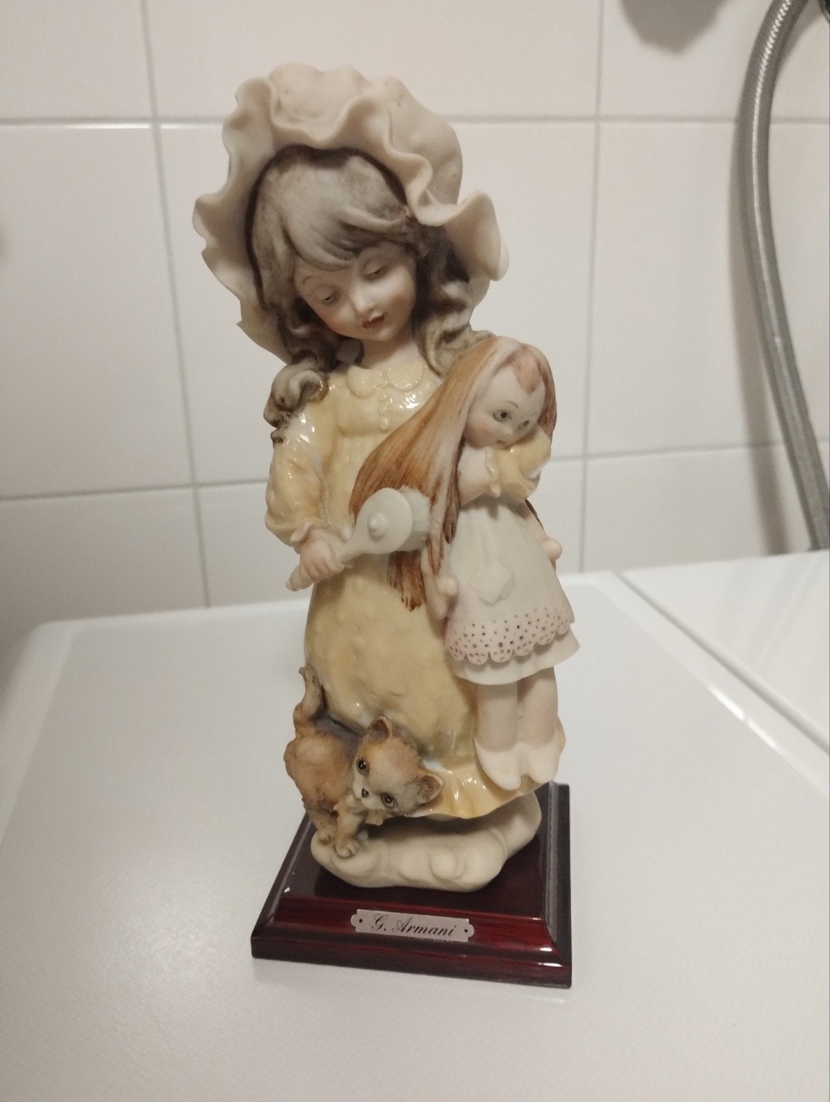 Giuseppe Armani porseleinen beeld "girl with doll and cat", Ophalen of Verzenden