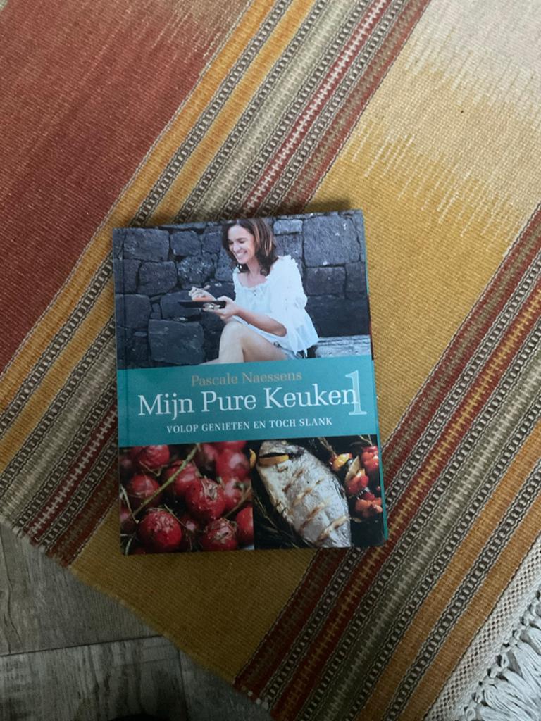 Tk Pascale Naessens - Mijn Pure Keuken 1, Boeken, Voorgerechten en Soepen, Ophalen of Verzenden, Zo goed als nieuw, Europa