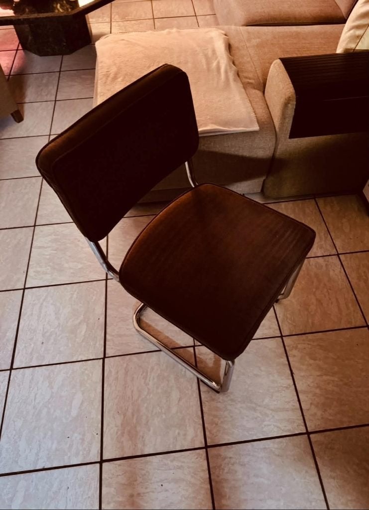 Foto 2 van 4 rib eetkamerstoelen donker bruin