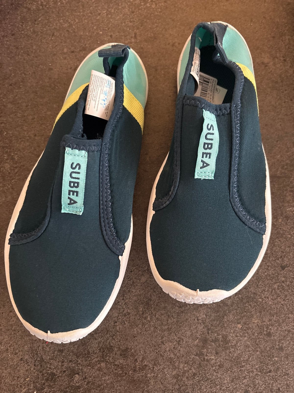 Nieuwe waterschoenen van Decathlon - Suboea, Watersport en Boten, Watersportkleding, Ophalen of Verzenden, Nieuw, Kind, Zeil- of Surfschoenen