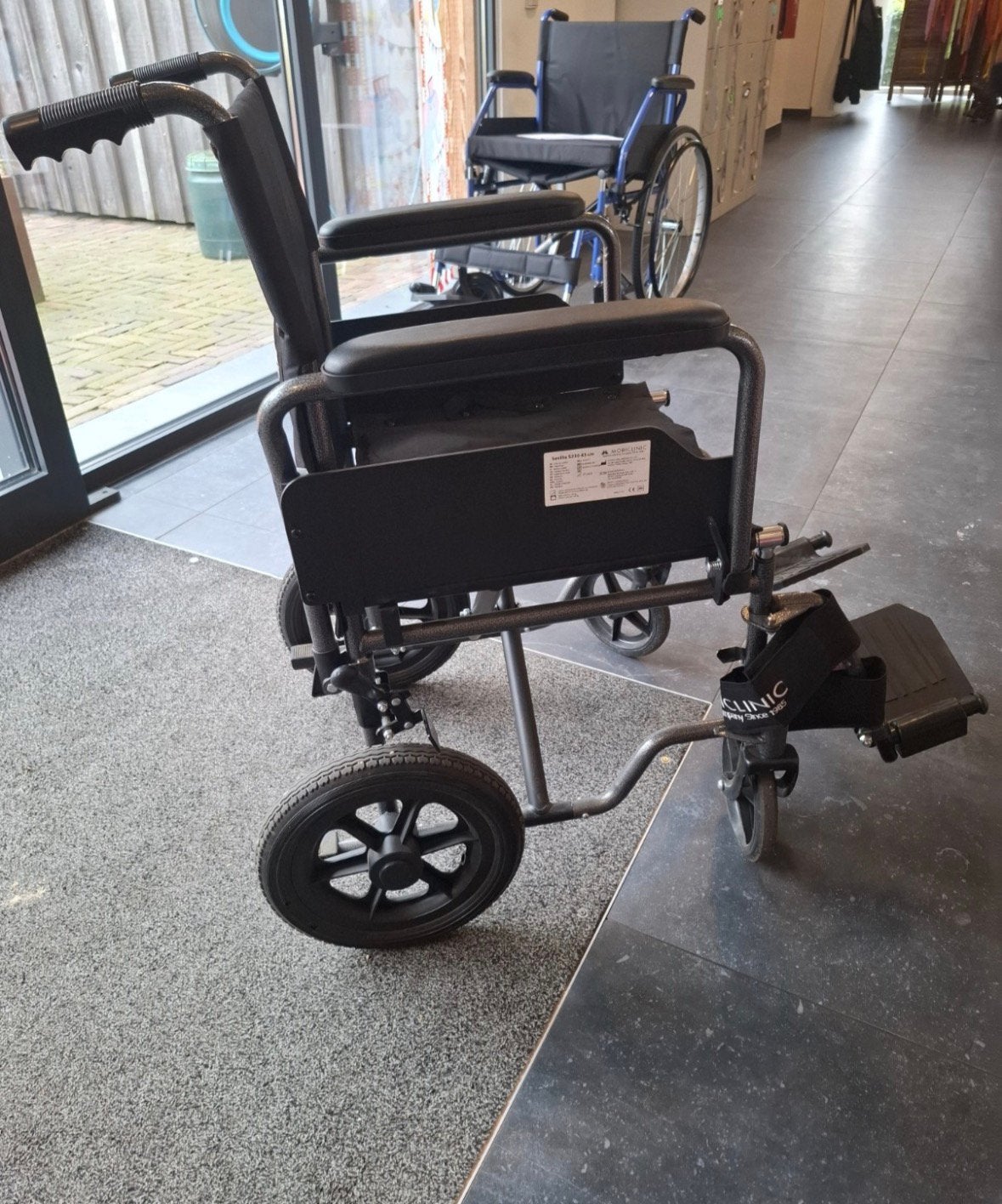 Gebruikte rolstoel – Mobiclinic af te halen in Wittem, Ophalen, Gebruikt, Duwrolstoel