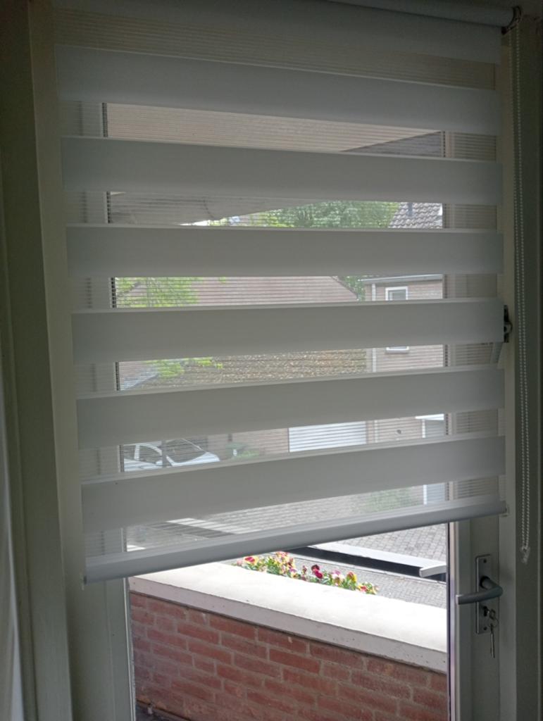 2 rolgordijnen te koop, Ophalen, Wit, 100 tot 150 cm, 150 tot 200 cm
