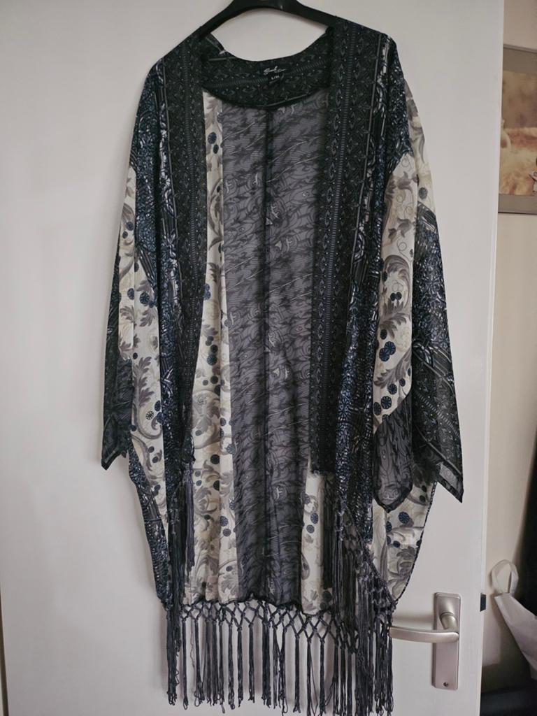 Zwarte kimono met franjes en patroon, Kleding | Dames, Onbekend, Ophalen of Verzenden, Nieuw