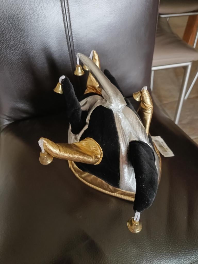 Zwarte en gouden narrenmuts met belletjes nieuw, Ophalen of Verzenden