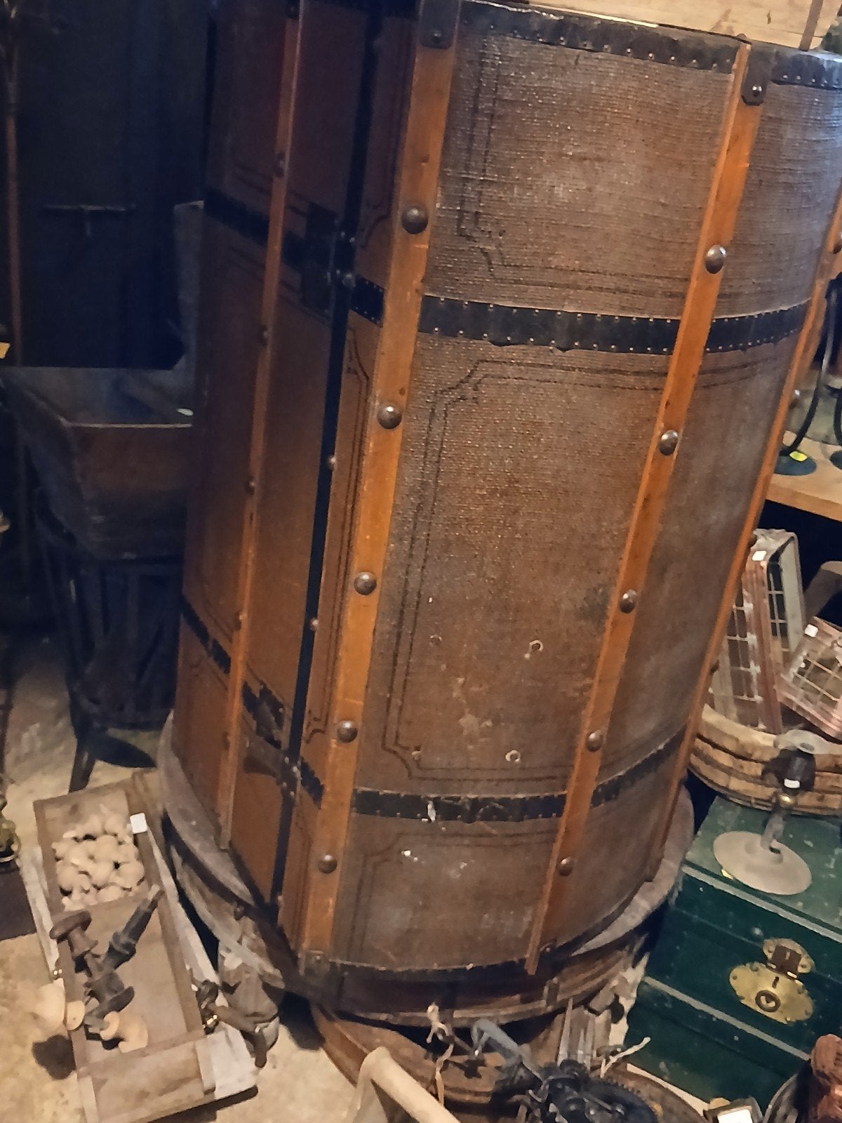 Decoratieve pauwen en antiek vintage kist timmerkist, Ophalen