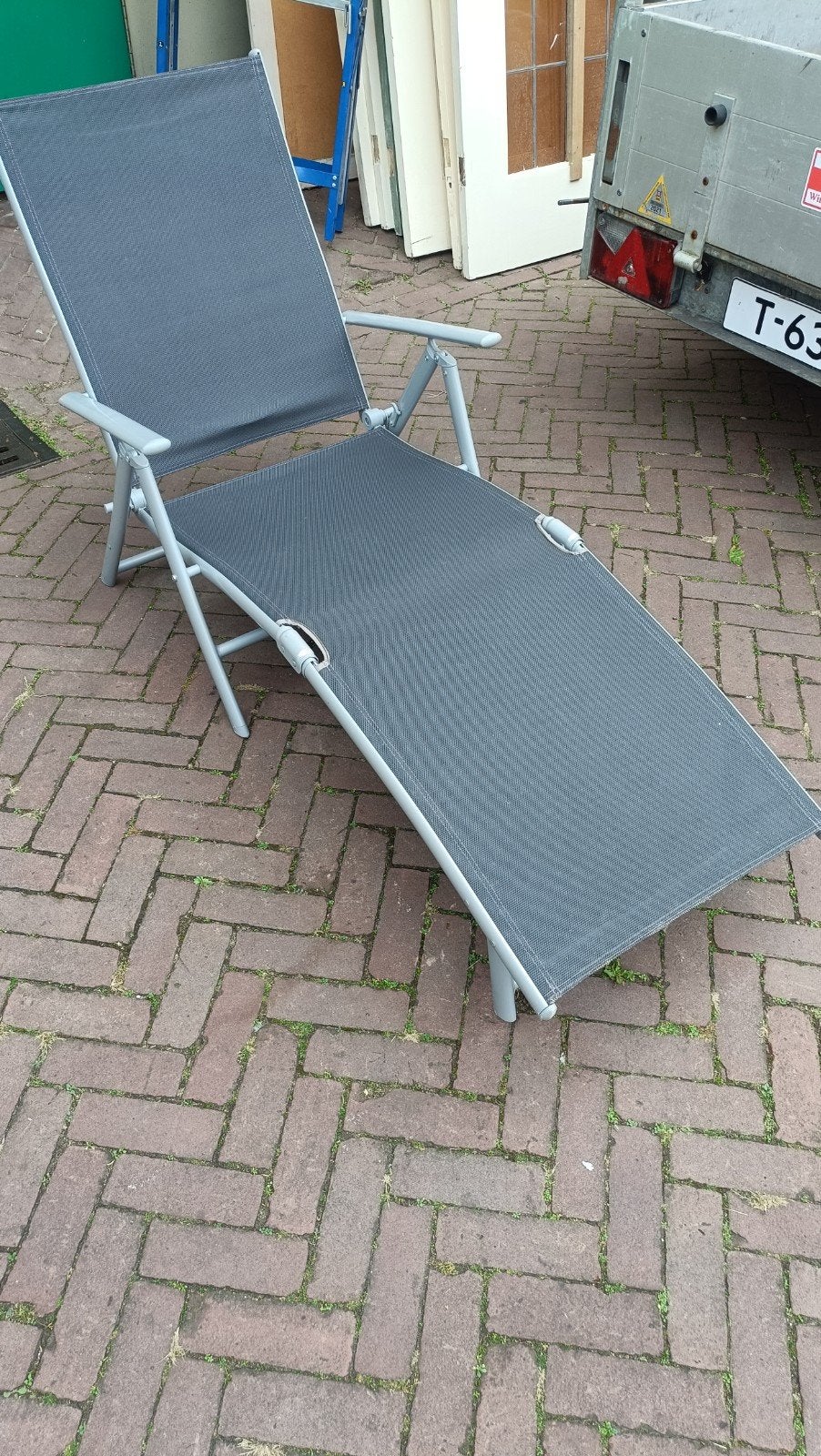Verstelbare ligstoel/strandstoel - Grijs aluminium, Tuin en Terras, Ophalen of Verzenden, Gebruikt, Aluminium, Inklapbaar