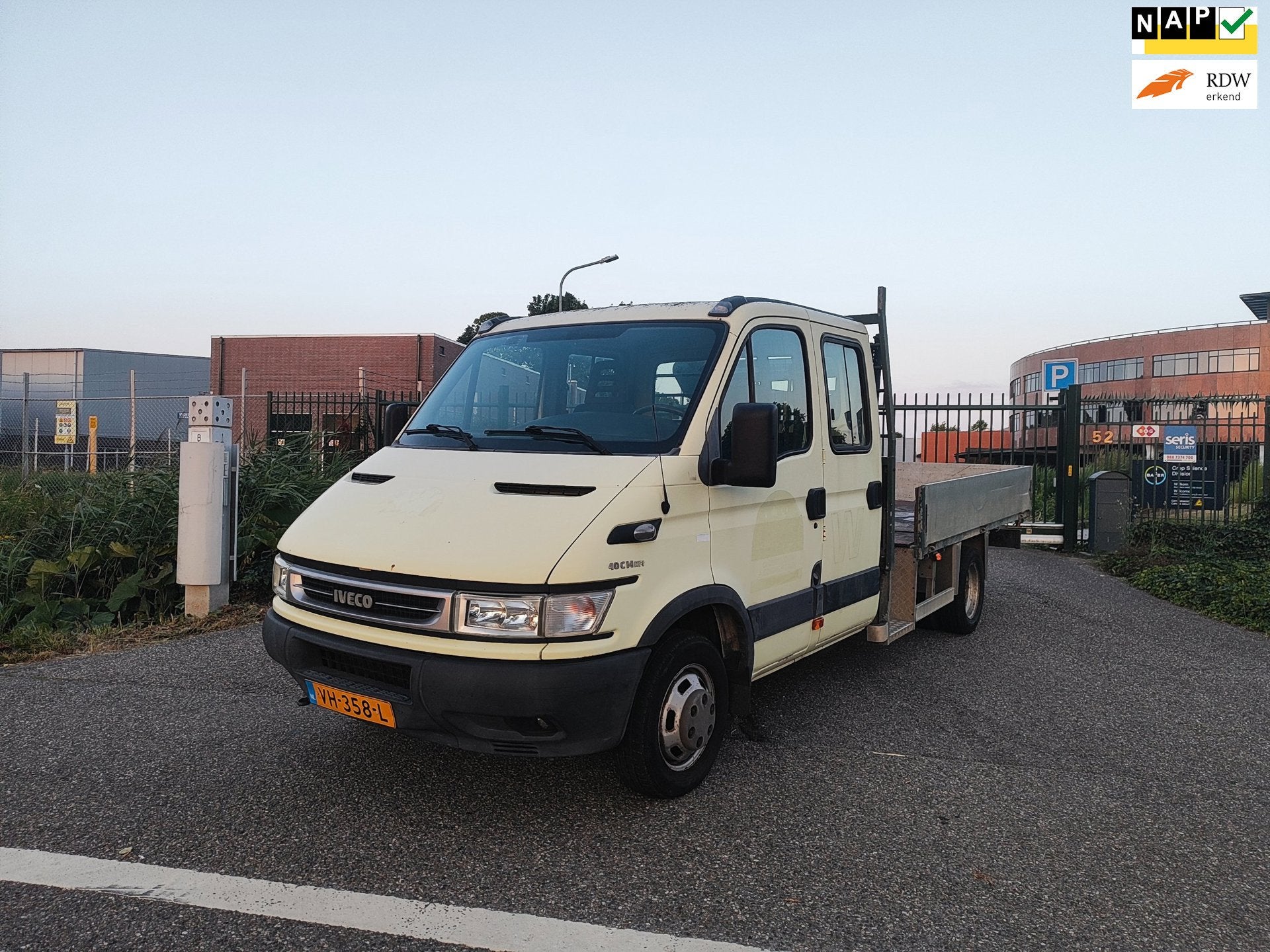 Iveco Daily 40C14 410 DC Pick-up Kraan! Apk! Nap!, Gebruikt, 4 cilinders, Iveco, Beige