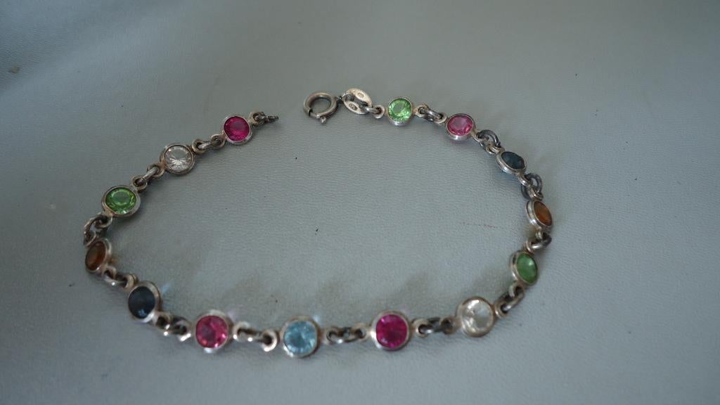Zilver armband met 14 kleuren facet geslepen steentjes, Ophalen of Verzenden, Zo goed als nieuw, Met edelsteen, Zilver