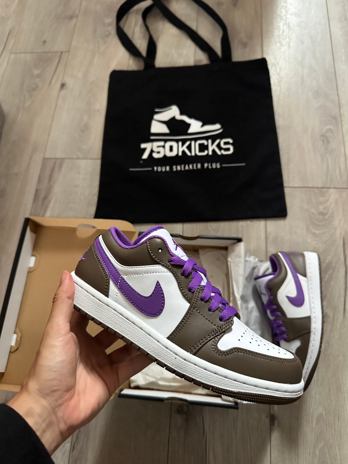 Jordan 1 Low Purple Mocha Palomino Maat EU40 Mens 553558-215, Overige kleuren, Nieuw, Ophalen of Verzenden, Sneakers of Gympen