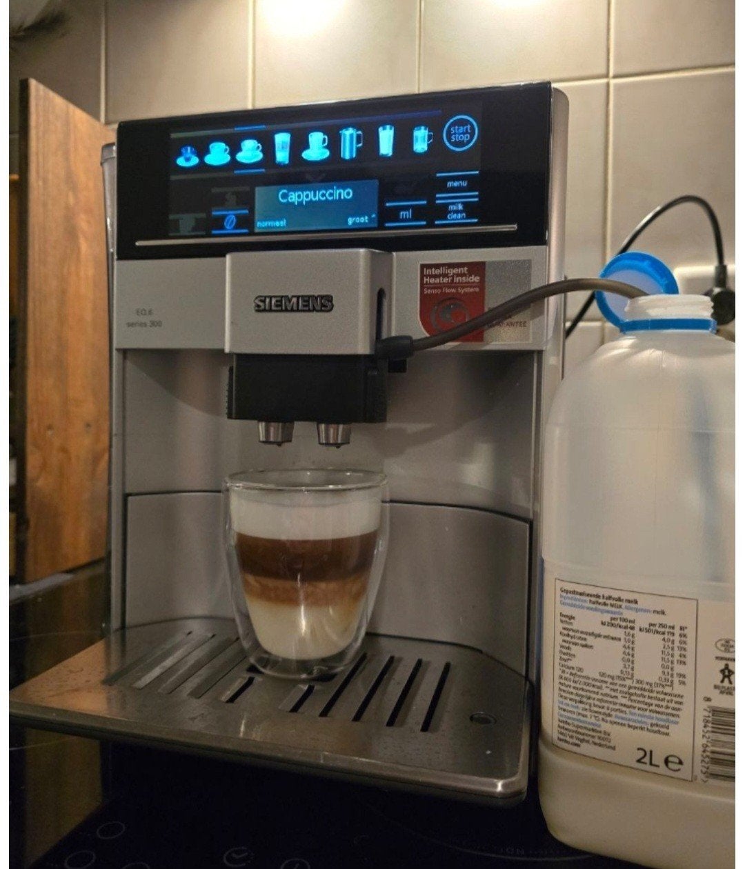 Siemens EQ.6 Series 300 Volautomatische Koffiemachine, 10 kopjes of meer, Koffiemachine, Zo goed als nieuw, Afneembaar waterreservoir