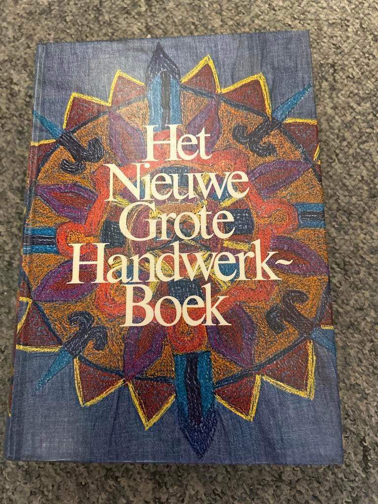 Het Nieuwe Grote Handwerkboek - Vintage Handwerk Gids, Ophalen of Verzenden, Gelezen, Overige onderwerpen