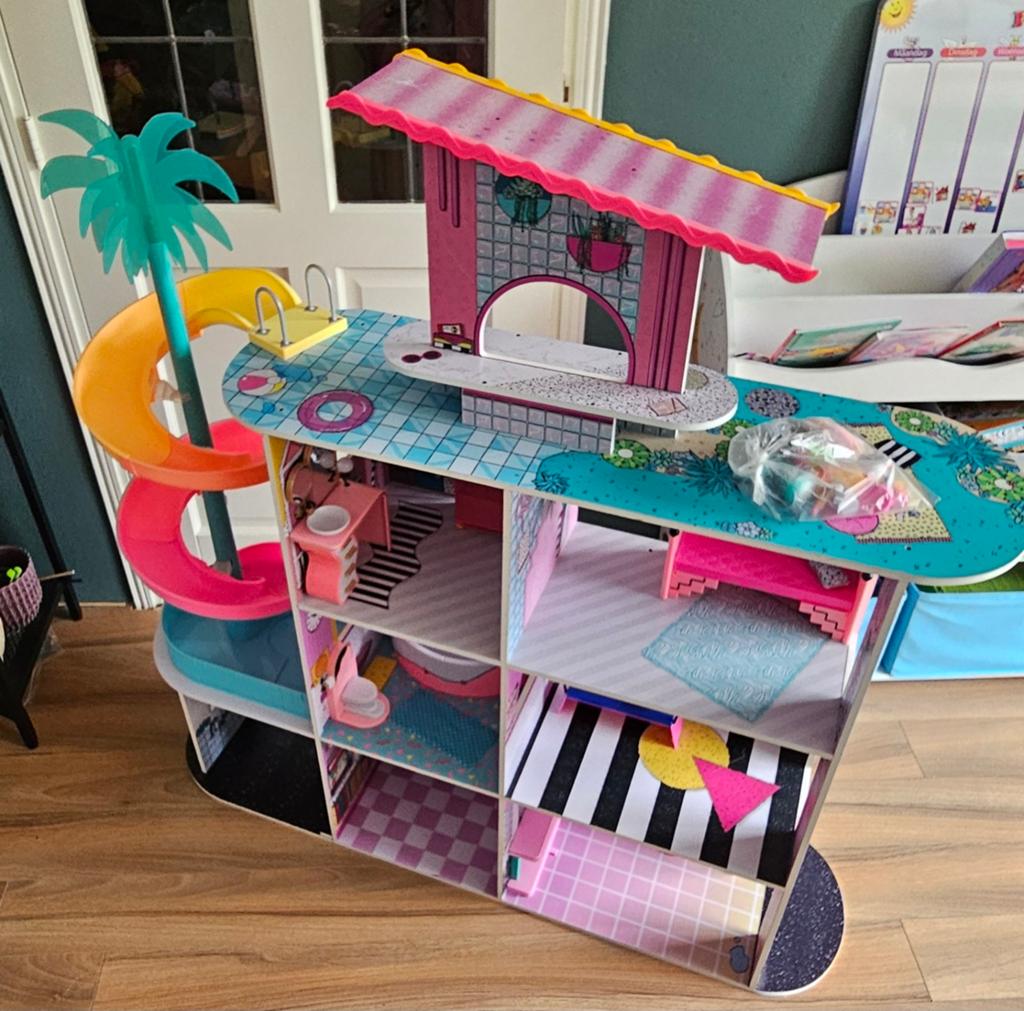 L.O.L. Surprise! OMG Poppenhuis -
House of Surprises, Ophalen, Poppenhuis