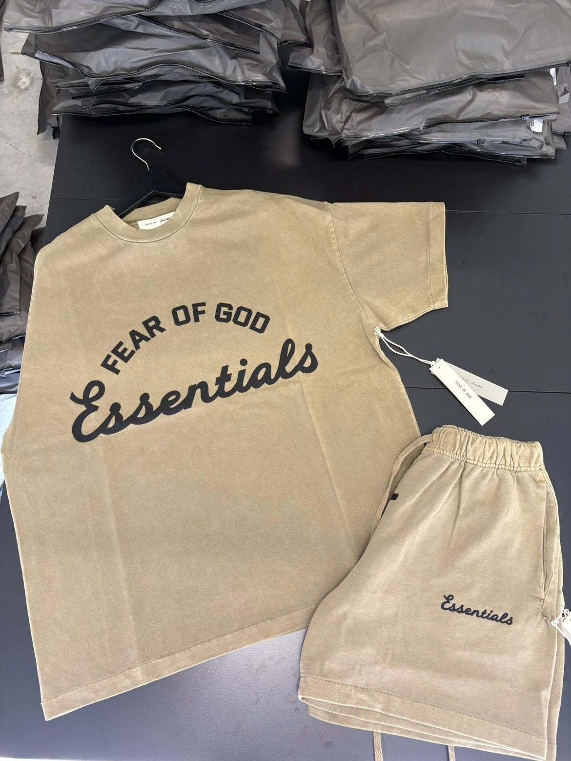 Fear of God Essentials T-shirt & Short Set - Nieuw, Beige, Nieuw, Overige maten, Ophalen of Verzenden