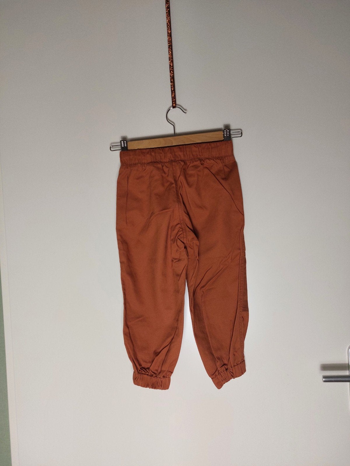 H&M jogger maat 104 z.g.a.n., Broek, Meisje, H&M, Ophalen of Verzenden