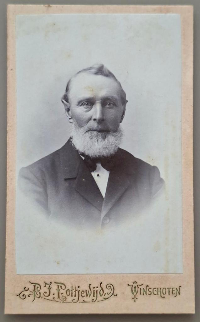 263 cdv grijze man Winschoten fotograaf B.J. Pottjewijd, Ophalen of Verzenden, Voor 1940, Gebruikt