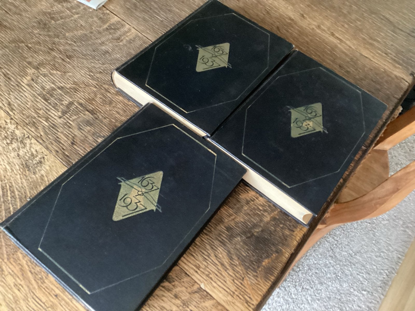 Statenbijbel Jubileum Uitgave 1637-1937 (3 delen) € 22, Ophalen of Verzenden