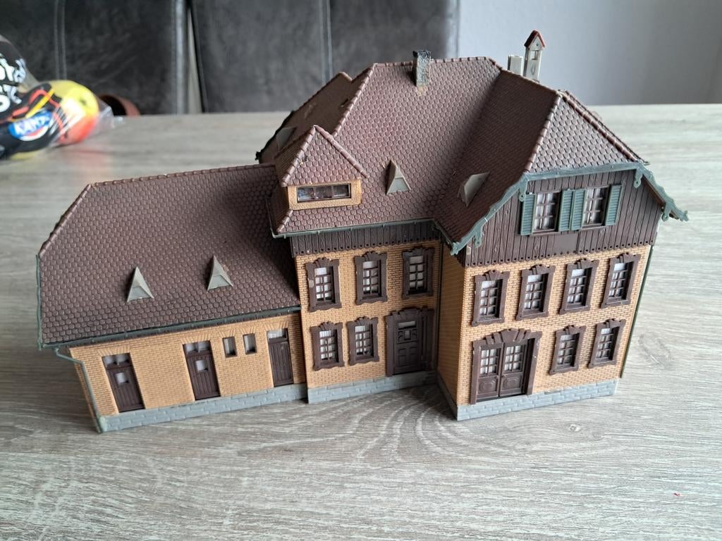 FALLER HOTEL ESCALA H0, Hobby en Vrije tijd, Modeltreinen | H0, Ophalen of Verzenden, Gelijkstroom of Wisselstroom, Brug, Tunnel of Gebouw