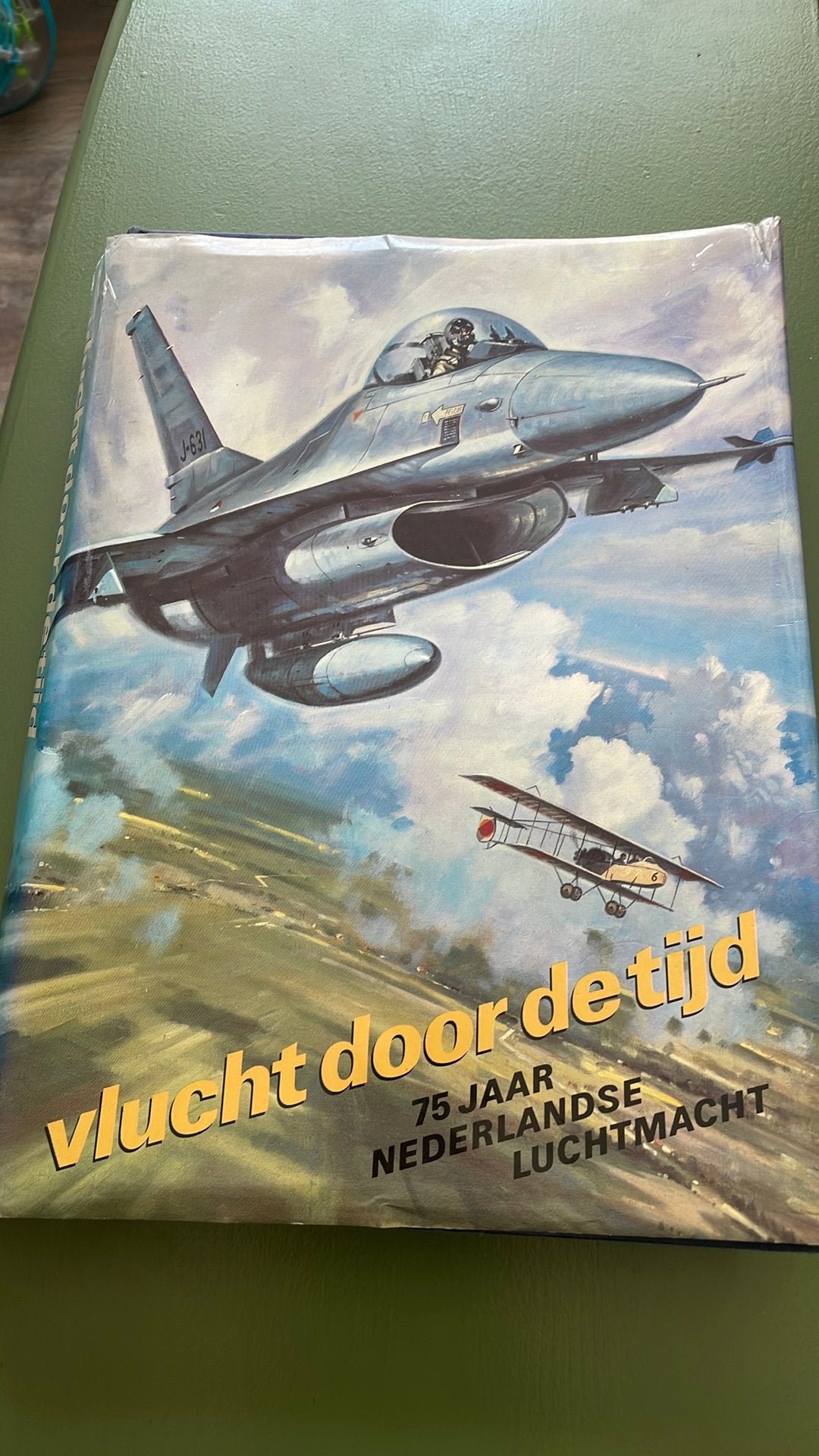 Boek oorlogs vliegtuigen, Ophalen of Verzenden, Tweede Wereldoorlog, Zo goed als nieuw