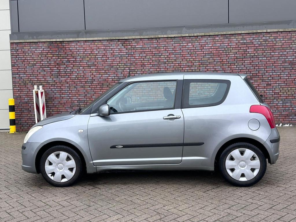 Suzuki Swift 1.5 GLS Navigatie*Airco*NAP*Elektrische ramen*2, Auto's, Suzuki, Voorwielaandrijving, Elektrische ramen, 15 km/l