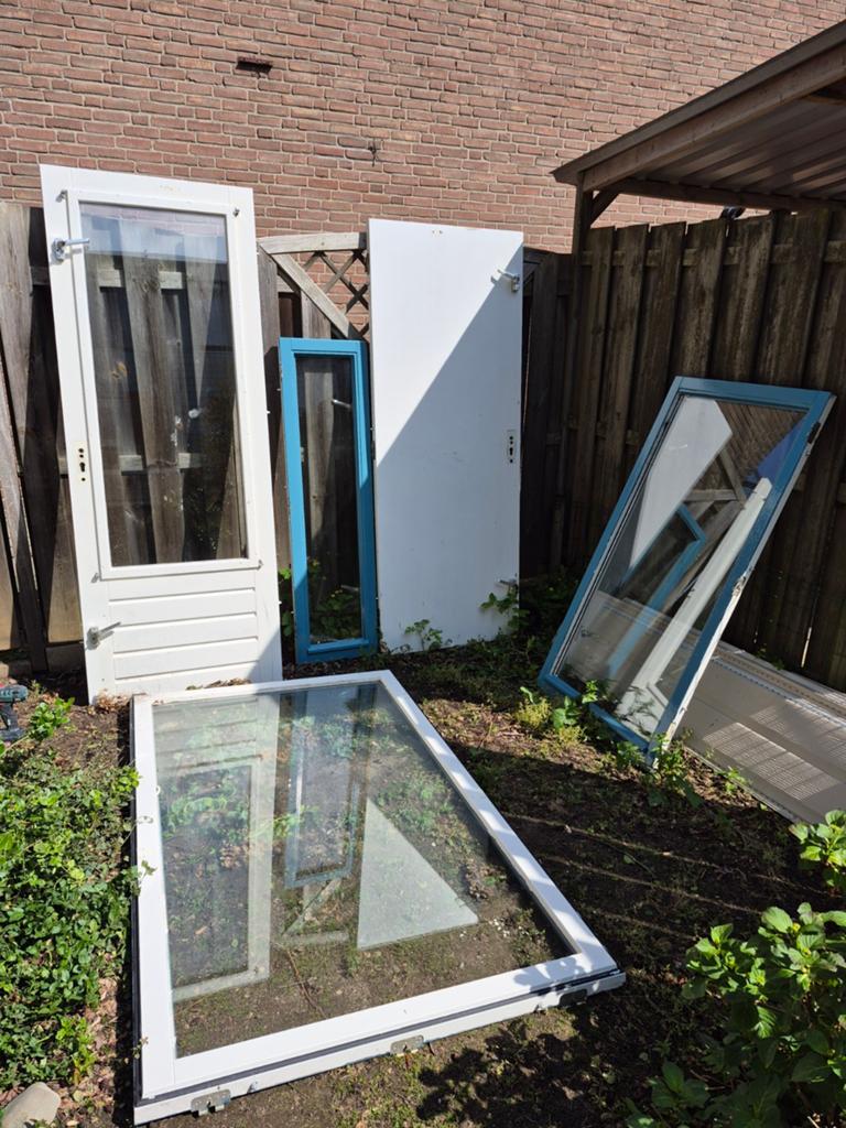 2x buitendeur 3x kozijn | Hardhout | Dubbelglas, Doe-het-zelf en Verbouw, Deuren en Horren, Ophalen, Gebruikt, 80 tot 100 cm, Buitendeur