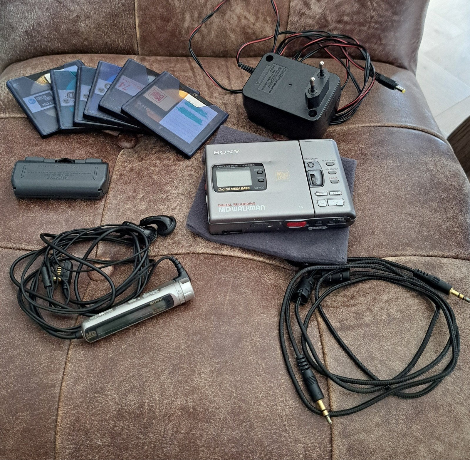 Sony Minidisc Walkman Recorder met oplader en 6 schijfjes, Ophalen of Verzenden