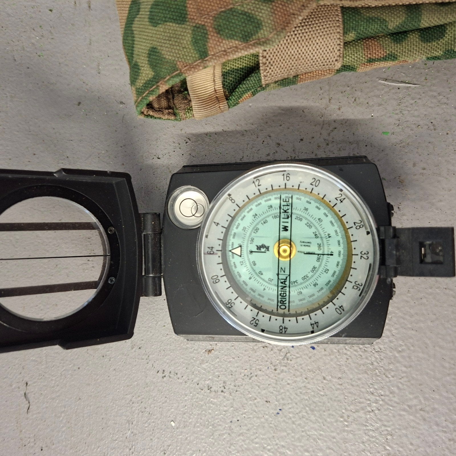 Militair kompas met camouflage hoesje, Verzamelen, ., Overige typen, Ophalen of Verzenden, .